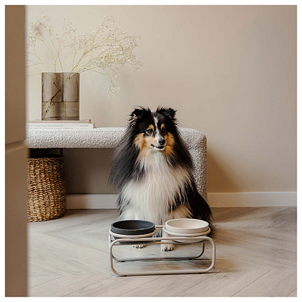 District 70 Voerbakstandaard Butler Beige